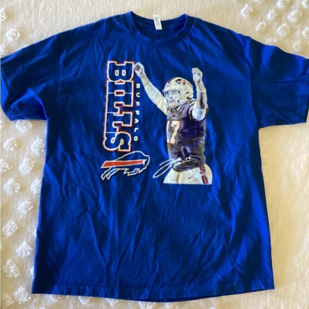 Buffalo Bills Josh Allen t shirt-SZ XL
PIT TO PIT 21”
Length 29”
@-B1
